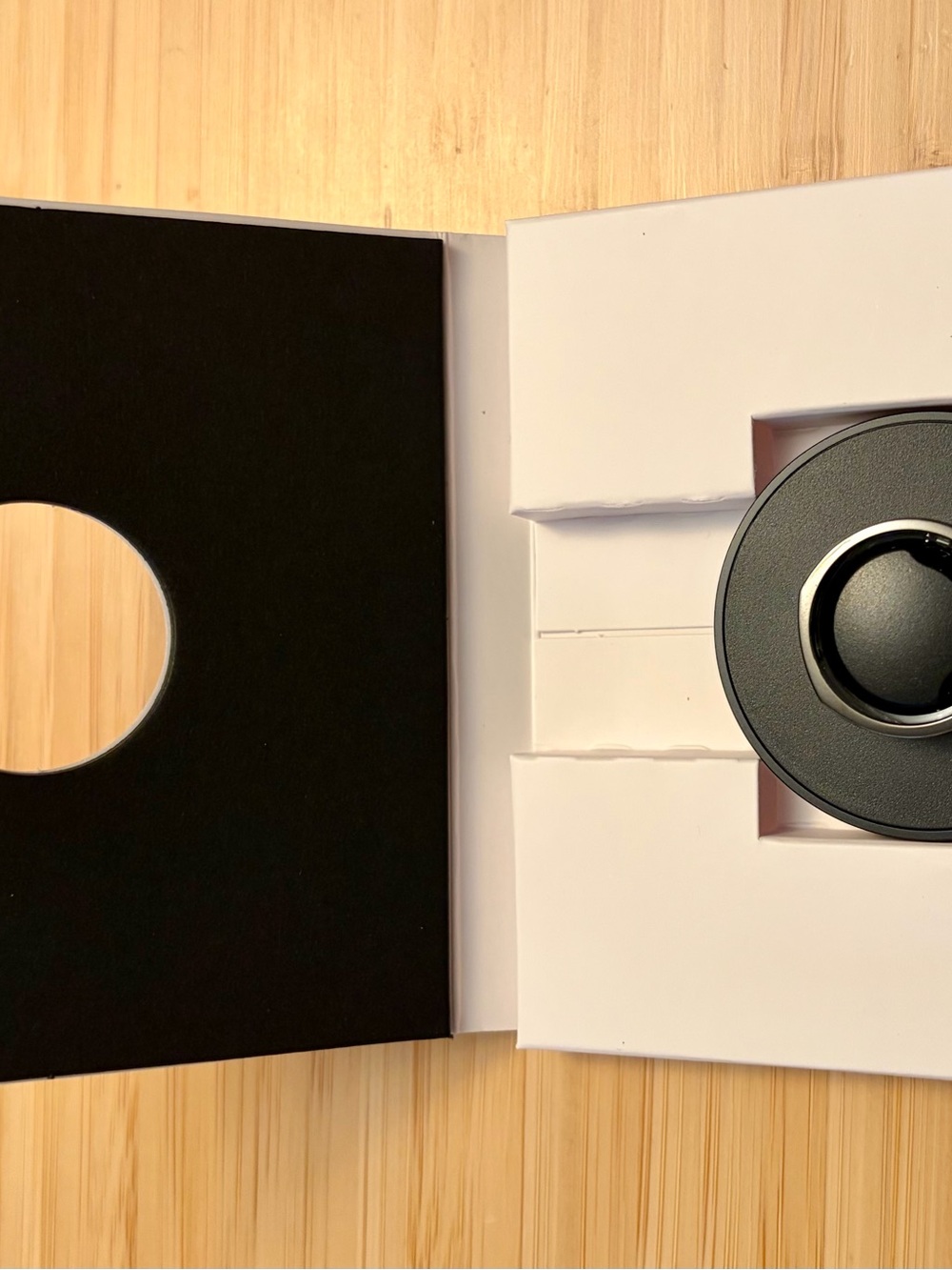 Black Titanium Smart Health Ring – Heart Rate & SpO2 Tracking - Picture 4 of 7